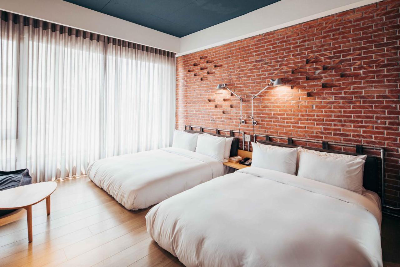 U.I.J Hotel & Hostel تاينان المظهر الخارجي الصورة