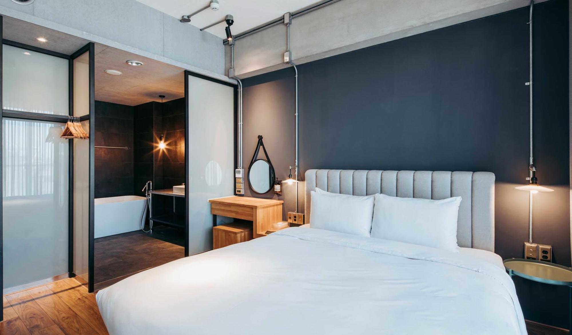 U.I.J Hotel & Hostel تاينان المظهر الخارجي الصورة