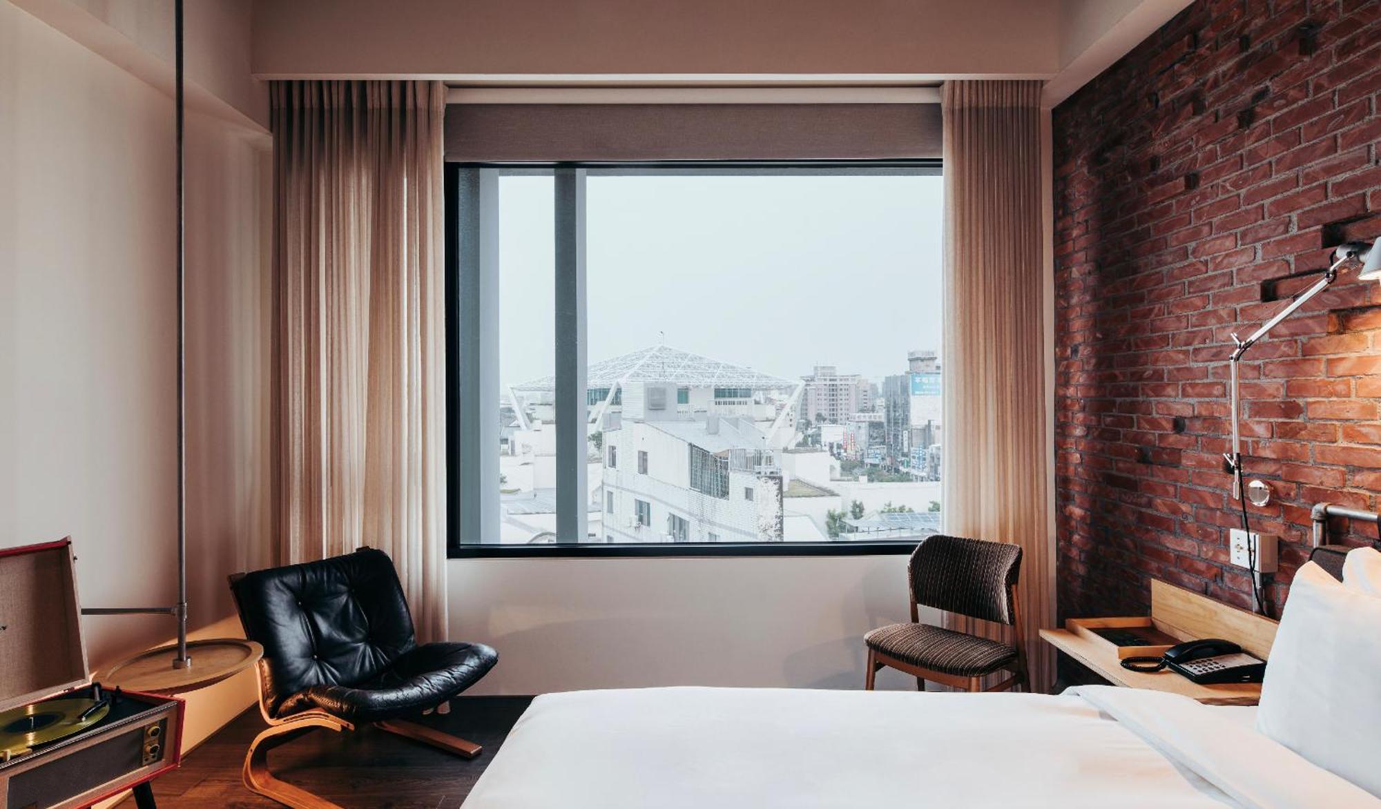 U.I.J Hotel & Hostel تاينان المظهر الخارجي الصورة