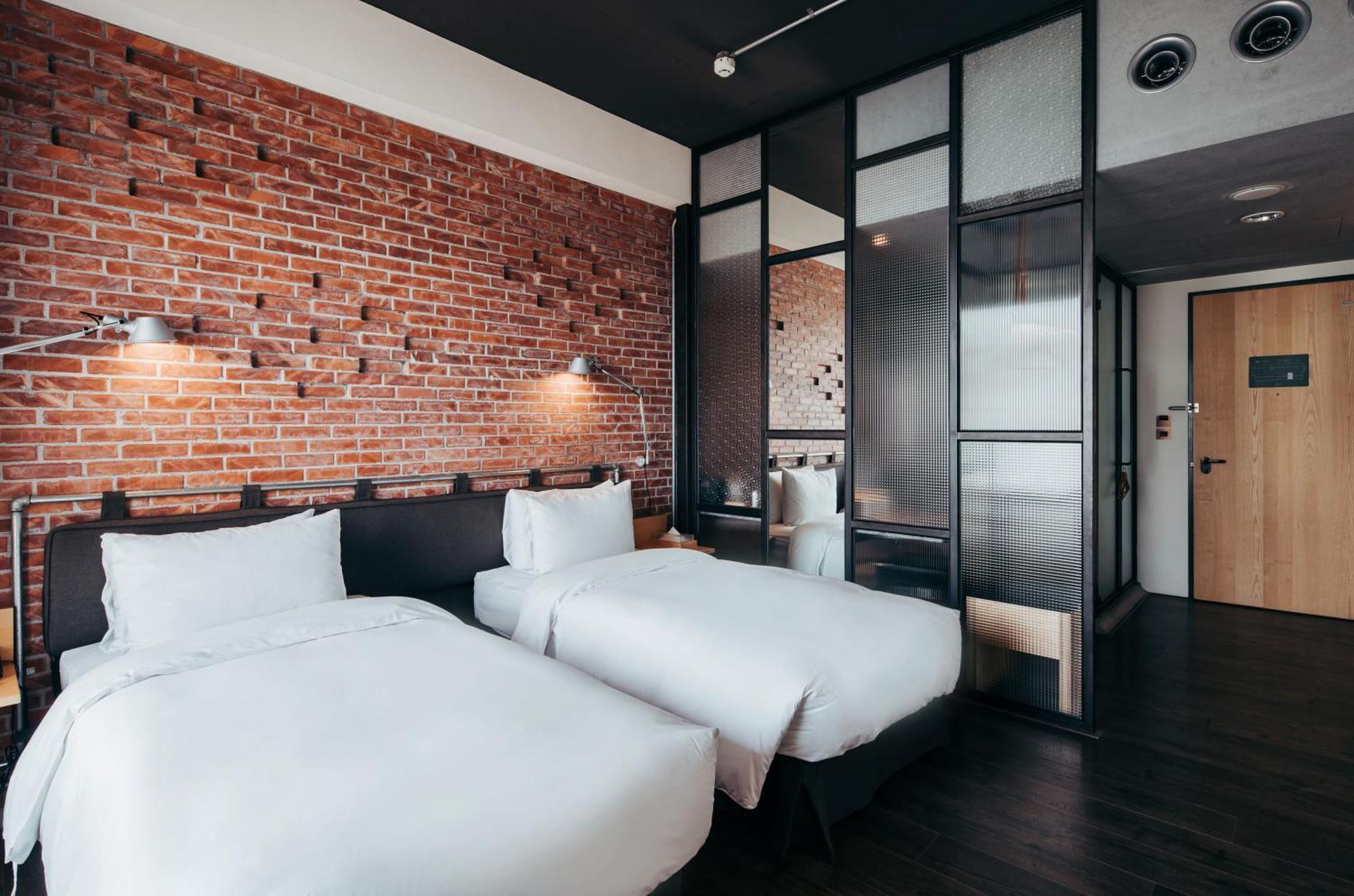 U.I.J Hotel & Hostel تاينان المظهر الخارجي الصورة